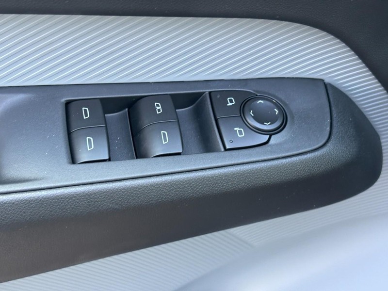 Chevrolet Bolt Vehicle Full-screen Gallery Image 11