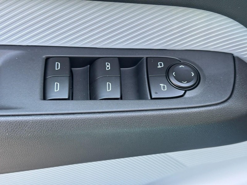 Chevrolet Bolt Vehicle Full-screen Gallery Image 11