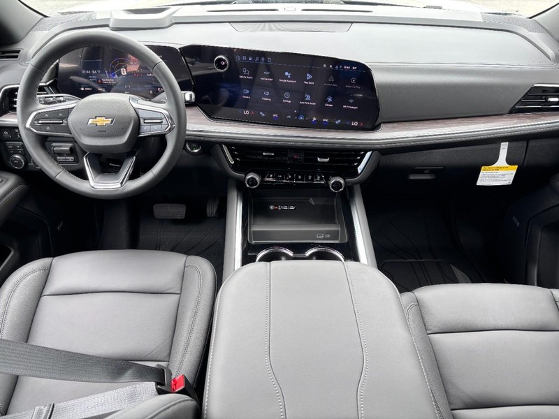 Chevrolet Suburban Vehicle Full-screen Gallery Image 7