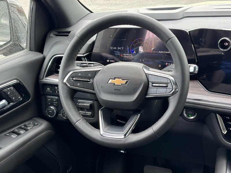 Chevrolet Suburban Vehicle Full-screen Gallery Image 8