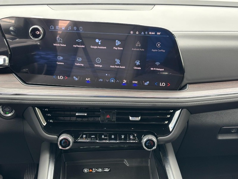 Chevrolet Suburban Vehicle Full-screen Gallery Image 9