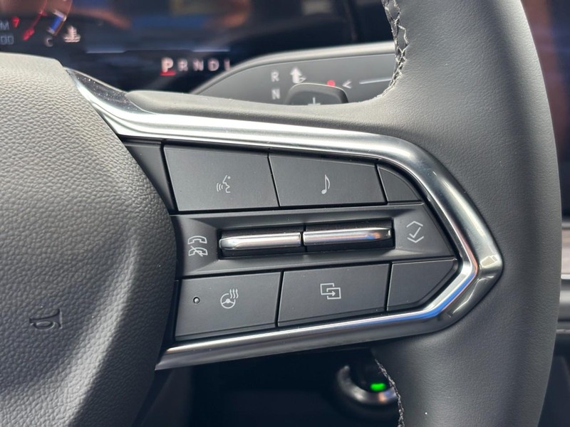 Chevrolet Suburban Vehicle Full-screen Gallery Image 14