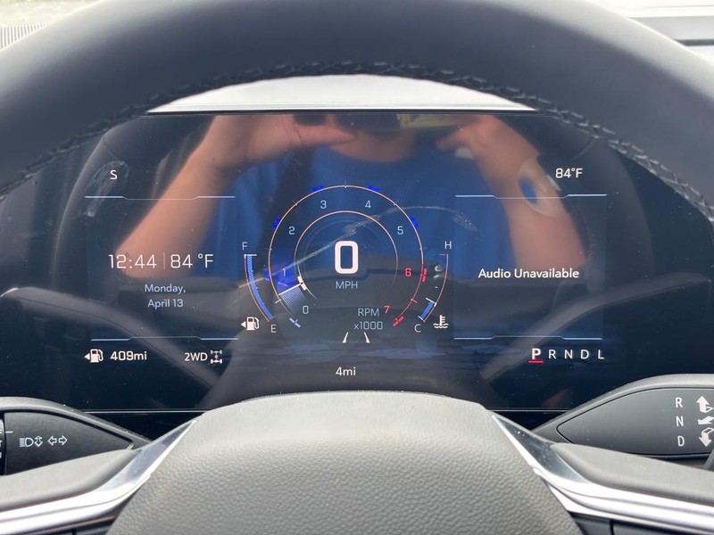 Chevrolet Suburban Vehicle Full-screen Gallery Image 15