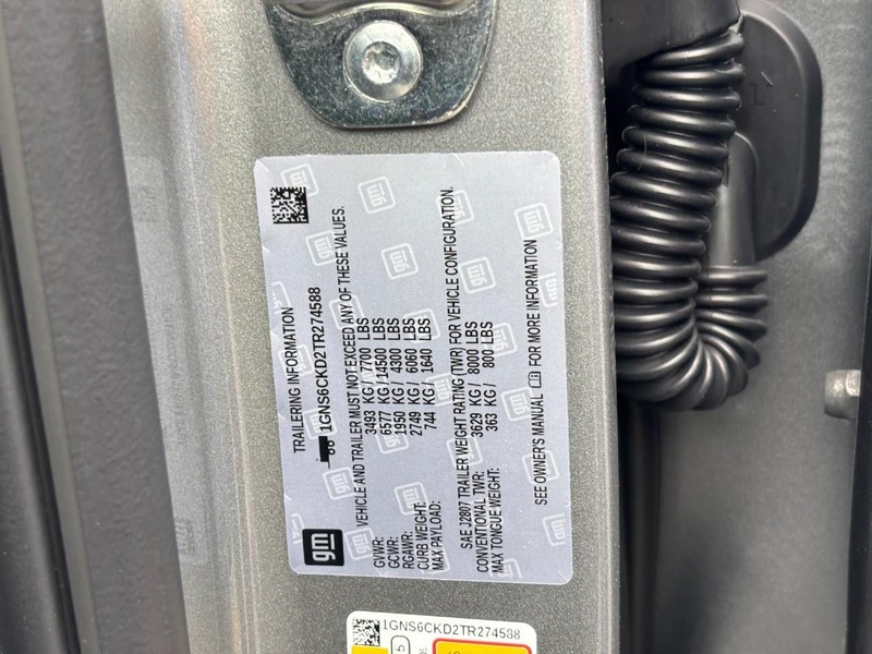 Chevrolet Suburban Vehicle Full-screen Gallery Image 20