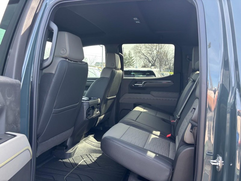 Chevrolet Silverado 1500 Vehicle Full-screen Gallery Image 5