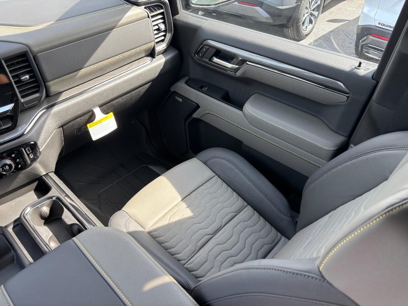 Chevrolet Silverado 1500 Vehicle Full-screen Gallery Image 9