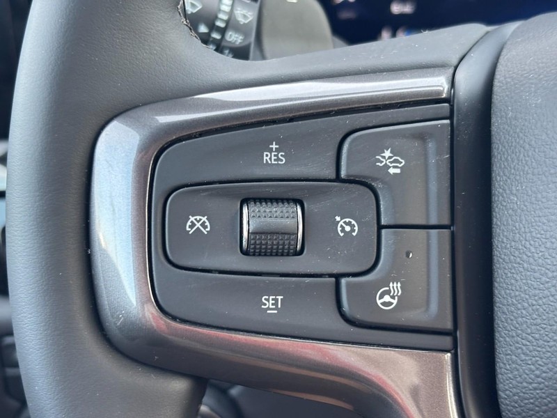 Chevrolet Silverado 1500 Vehicle Full-screen Gallery Image 12