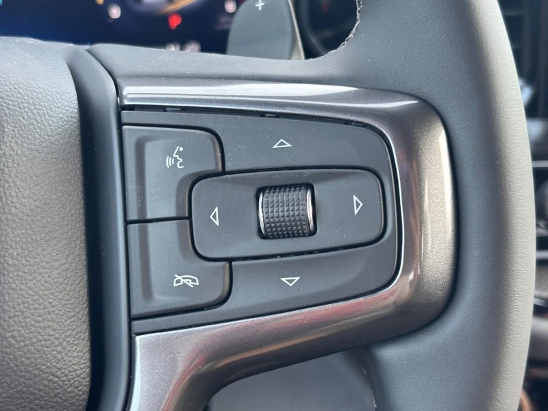 Chevrolet Silverado 1500 Vehicle Full-screen Gallery Image 13