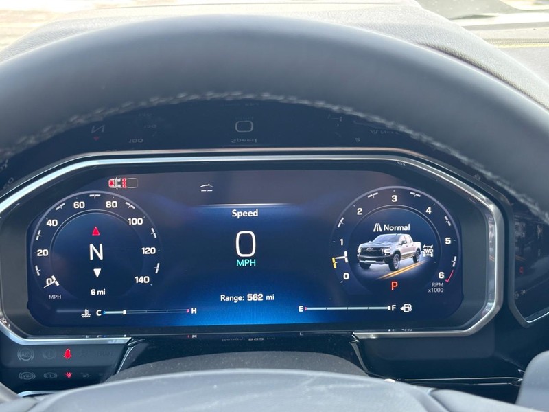 Chevrolet Silverado 1500 Vehicle Full-screen Gallery Image 14