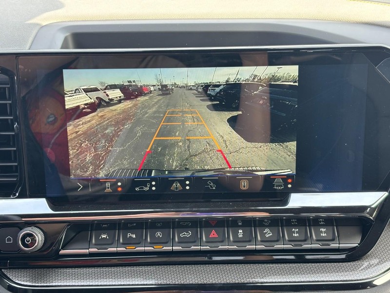 Chevrolet Silverado 1500 Vehicle Full-screen Gallery Image 17