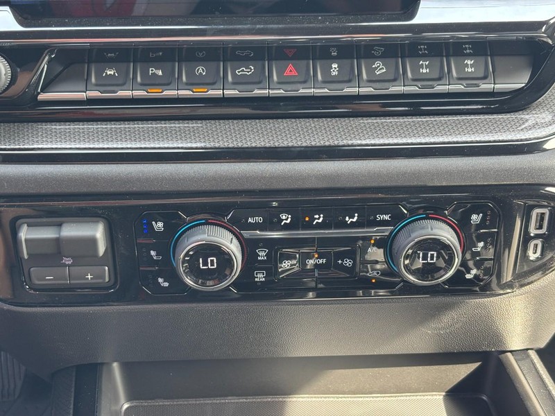 Chevrolet Silverado 1500 Vehicle Full-screen Gallery Image 18