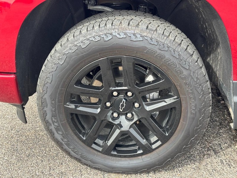 Chevrolet Silverado 1500 Vehicle Full-screen Gallery Image 9