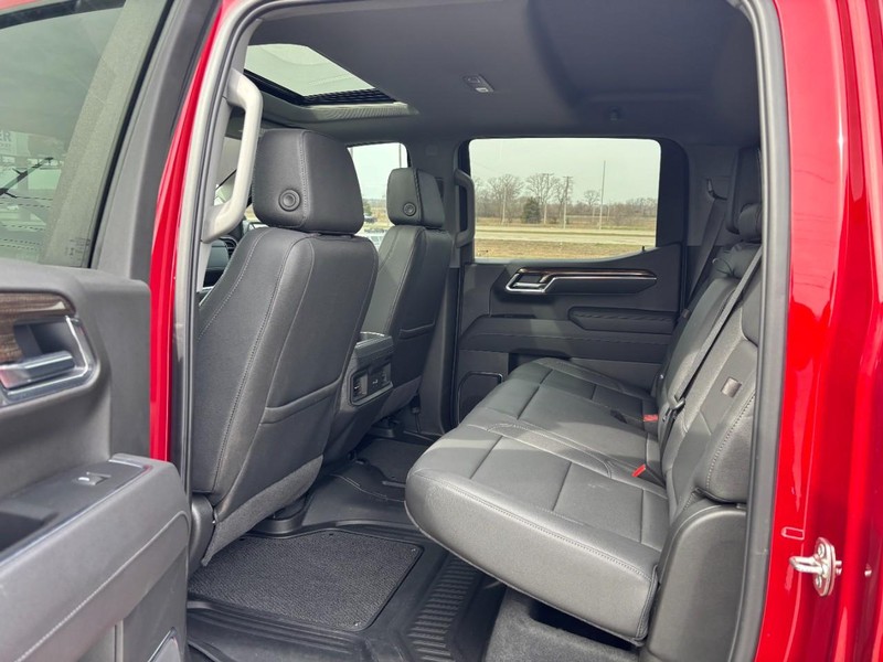 Chevrolet Silverado 1500 Vehicle Full-screen Gallery Image 10