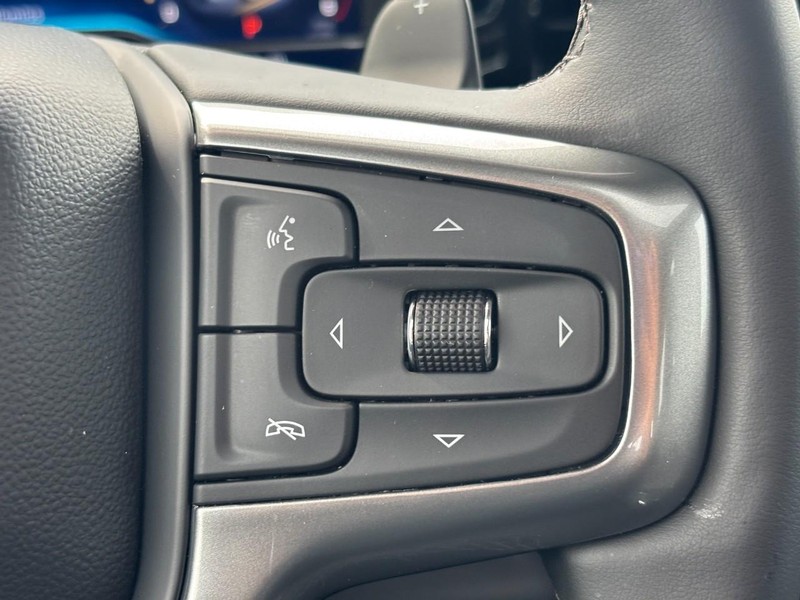 Chevrolet Silverado 1500 Vehicle Full-screen Gallery Image 18