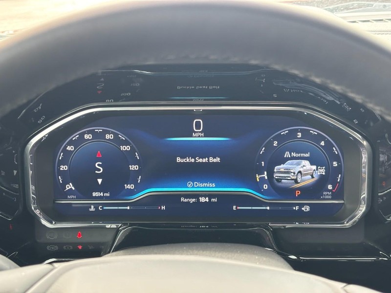 Chevrolet Silverado 1500 Vehicle Full-screen Gallery Image 19