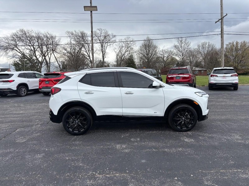 Buick Encore GX Vehicle Full-screen Gallery Image 06