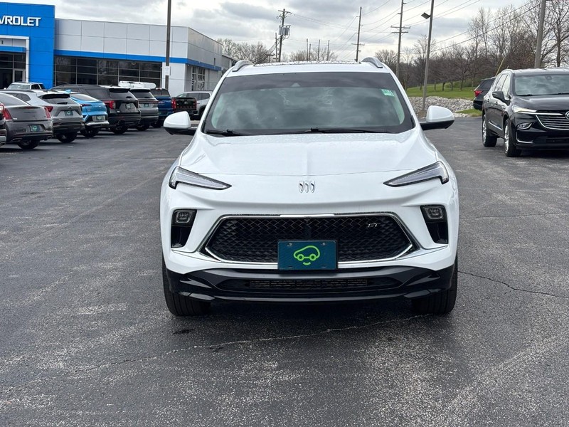 Buick Encore GX Vehicle Full-screen Gallery Image 08