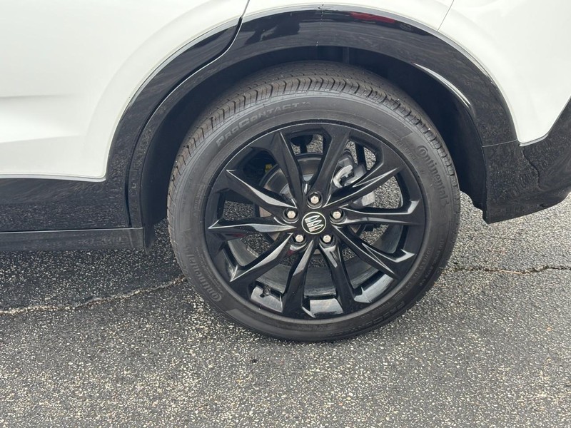 Buick Encore GX Vehicle Full-screen Gallery Image 09