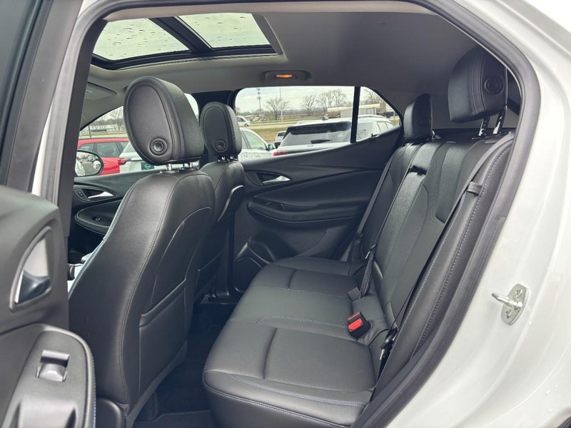 Buick Encore GX Vehicle Full-screen Gallery Image 10