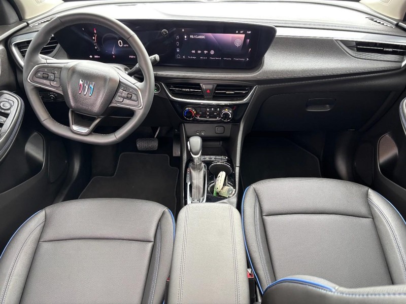 Buick Encore GX Vehicle Full-screen Gallery Image 11