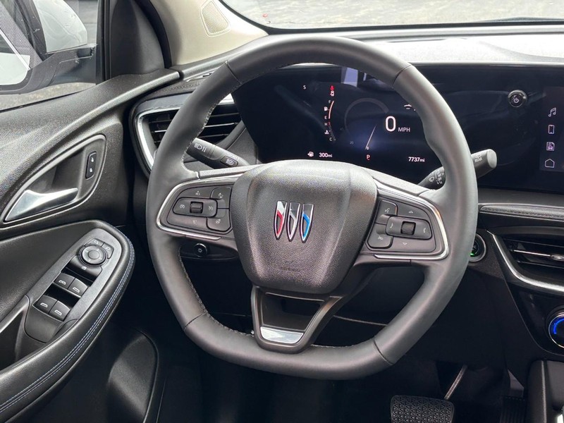 Buick Encore GX Vehicle Full-screen Gallery Image 12