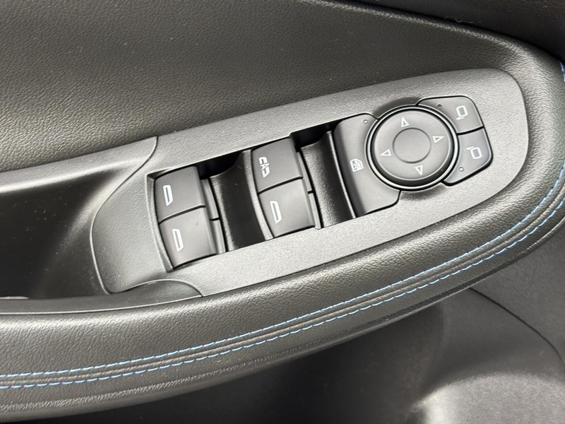 Buick Encore GX Vehicle Full-screen Gallery Image 16