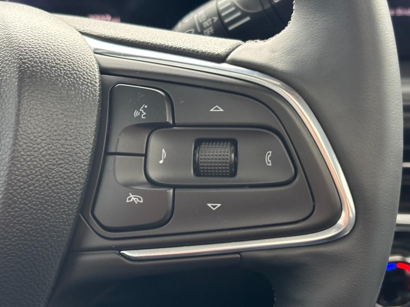 Buick Encore GX Vehicle Full-screen Gallery Image 18