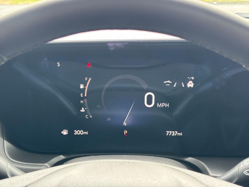 Buick Encore GX Vehicle Full-screen Gallery Image 19