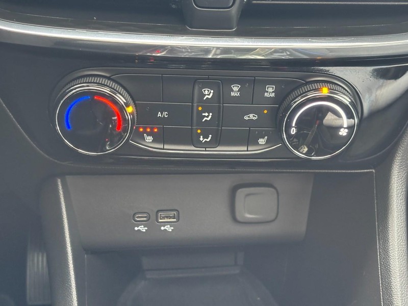 Buick Encore GX Vehicle Full-screen Gallery Image 22