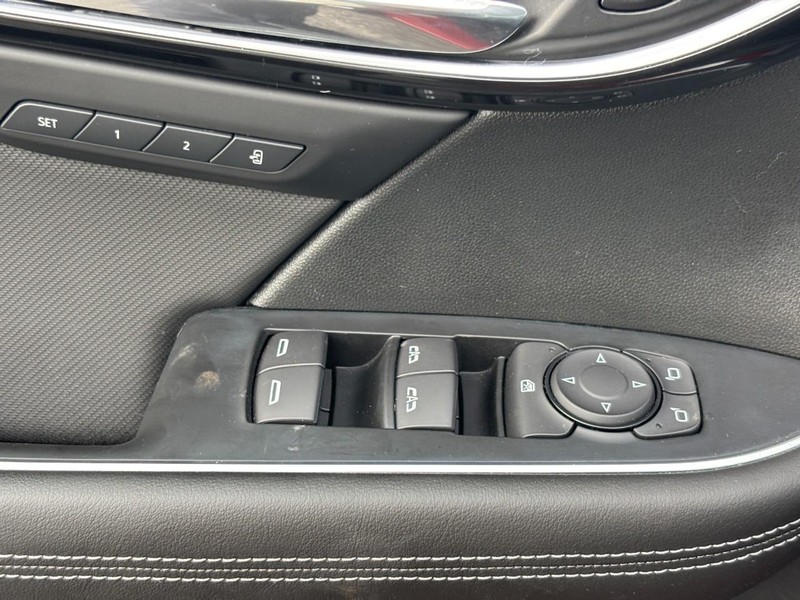 Buick Envision Vehicle Full-screen Gallery Image 16