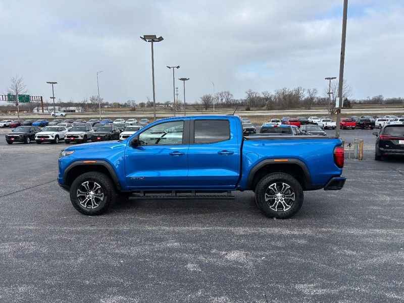 GMC Canyon Vehicle Full-screen Gallery Image 2