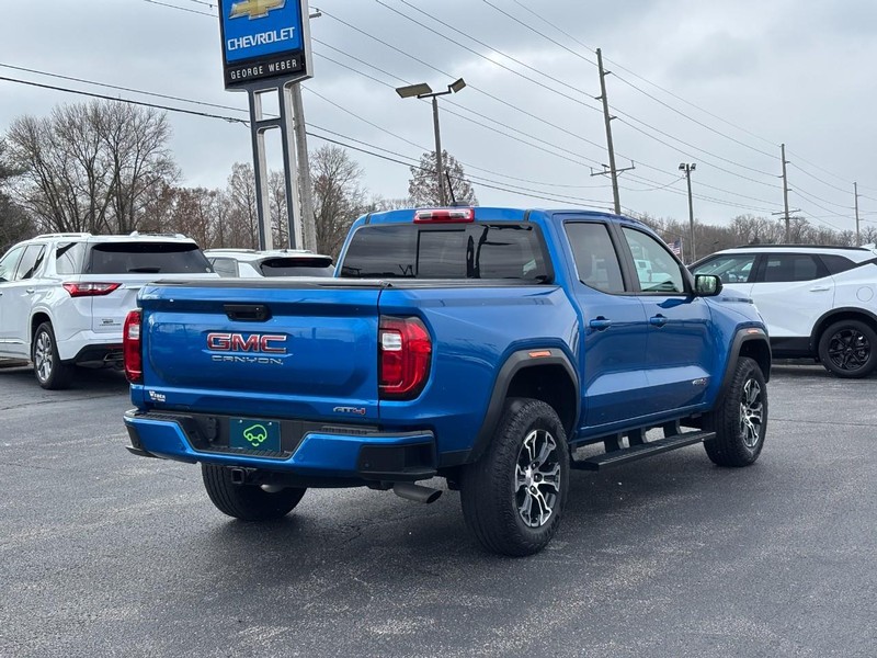 GMC Canyon Vehicle Full-screen Gallery Image 5