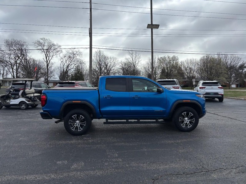 GMC Canyon Vehicle Full-screen Gallery Image 6