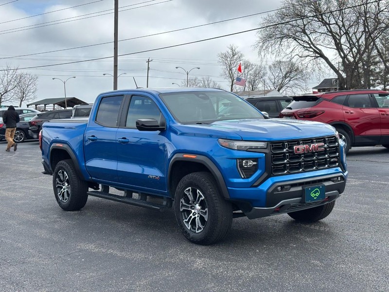 GMC Canyon Vehicle Full-screen Gallery Image 7