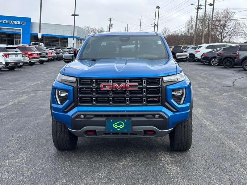 GMC Canyon Vehicle Full-screen Gallery Image 8