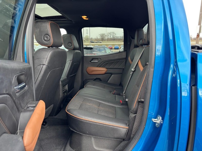 GMC Canyon Vehicle Full-screen Gallery Image 10