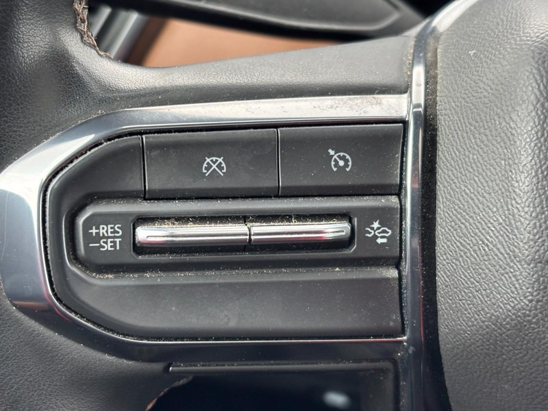 GMC Canyon Vehicle Full-screen Gallery Image 17