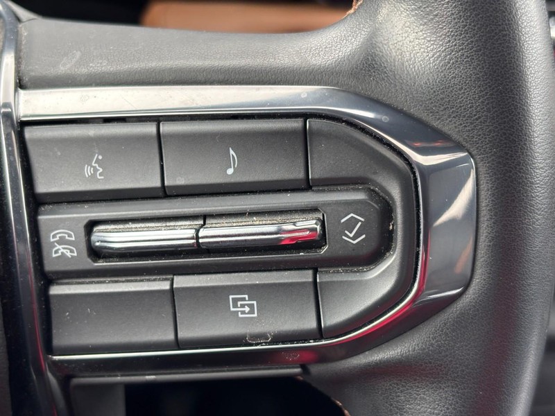 GMC Canyon Vehicle Full-screen Gallery Image 18