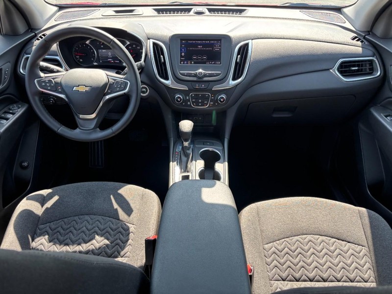 Chevrolet Equinox Vehicle Full-screen Gallery Image 11