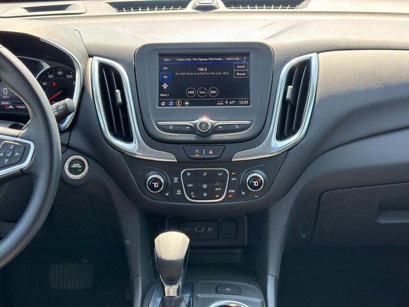 Chevrolet Equinox Vehicle Full-screen Gallery Image 13