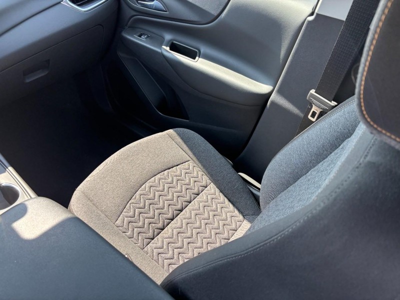 Chevrolet Equinox Vehicle Full-screen Gallery Image 14