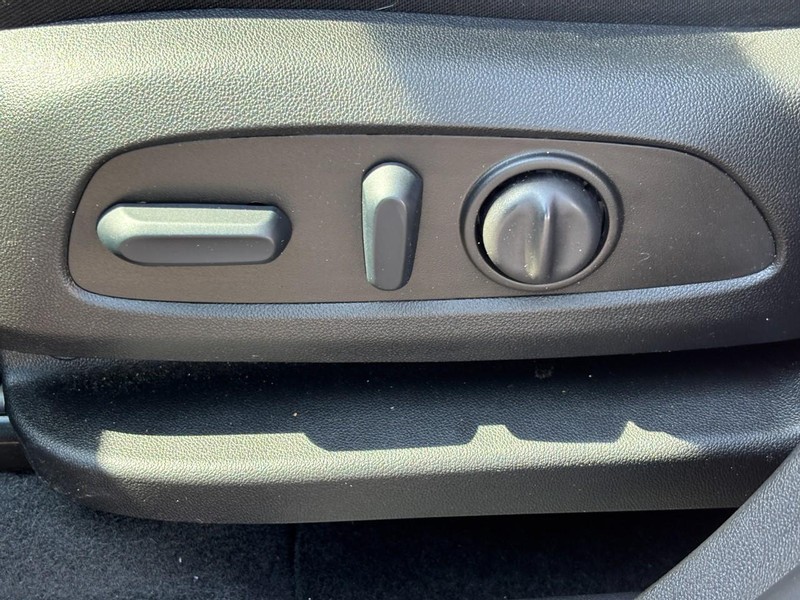 Chevrolet Equinox Vehicle Full-screen Gallery Image 15
