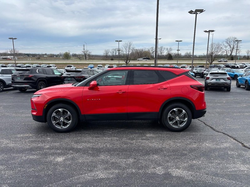 Chevrolet Blazer Vehicle Full-screen Gallery Image 02