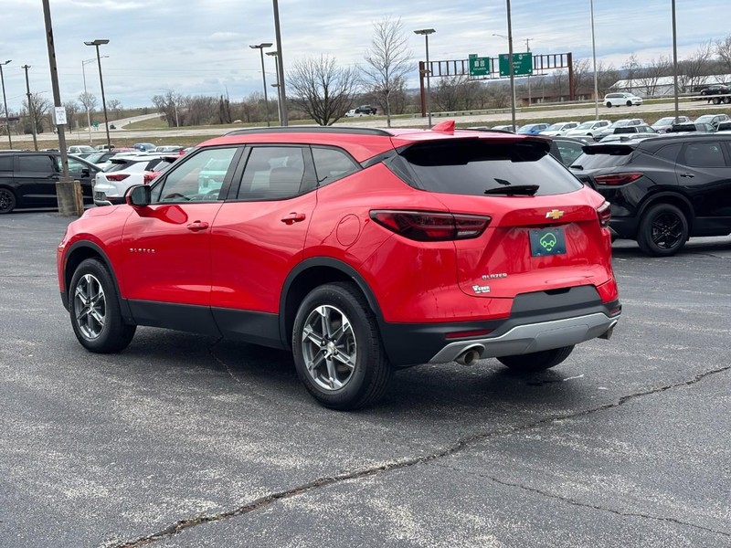 Chevrolet Blazer Vehicle Full-screen Gallery Image 03