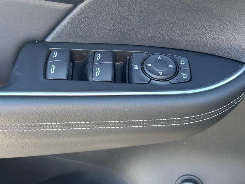 Buick Envision Vehicle Full-screen Gallery Image 16