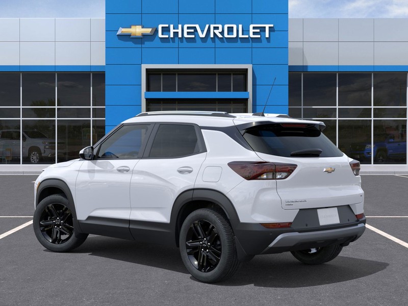 Chevrolet Trailblazer Vehicle Full-screen Gallery Image 3