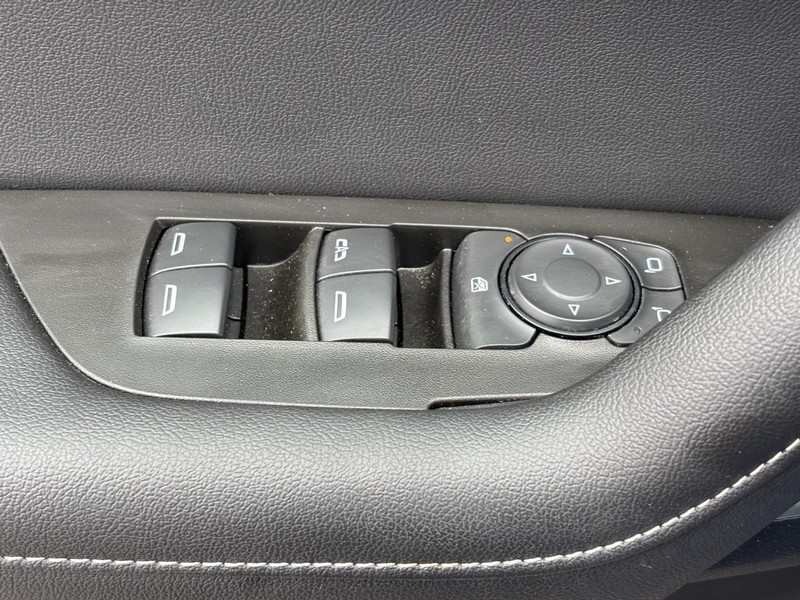 Chevrolet Blazer Vehicle Full-screen Gallery Image 16