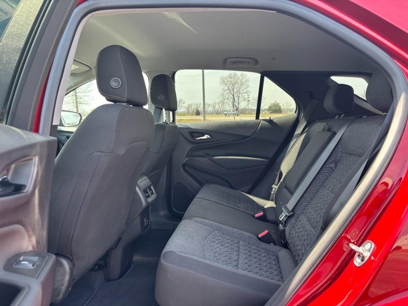 Chevrolet Equinox Vehicle Full-screen Gallery Image 10
