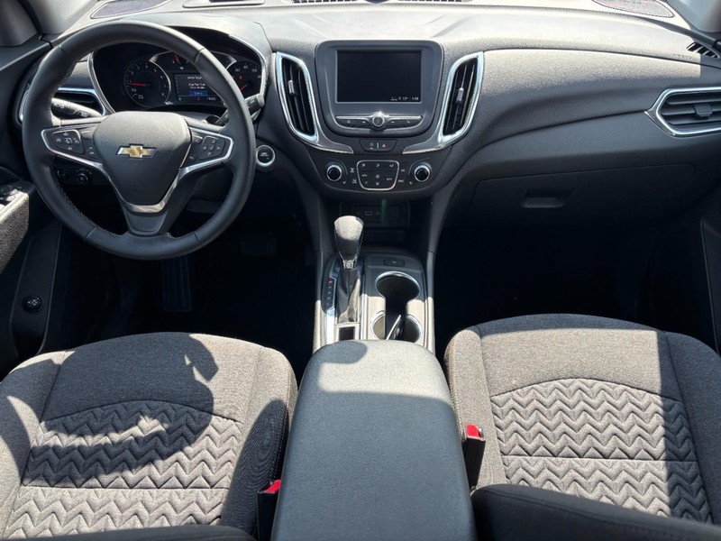 Chevrolet Equinox Vehicle Full-screen Gallery Image 11