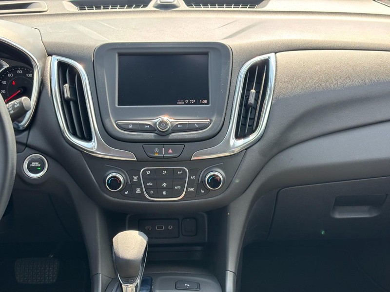 Chevrolet Equinox Vehicle Full-screen Gallery Image 13